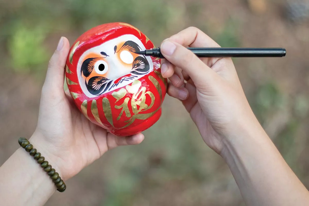 Japon Kültüründe Şans ve Kararlılık: Daruma Bebeği ve Oyuncağın Derin Anlamı